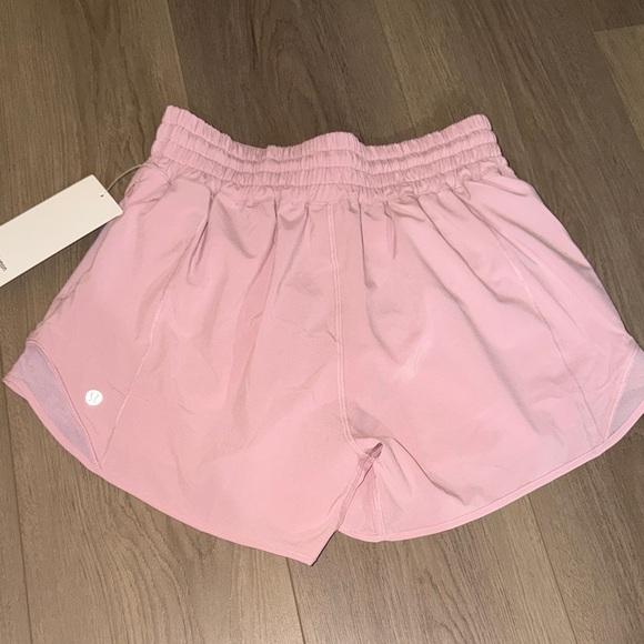 NWT 🐆💕 hottie hot 4 in Lululemon athletica Light Pink Women's Athletic Shorts - Picture 4 of 5